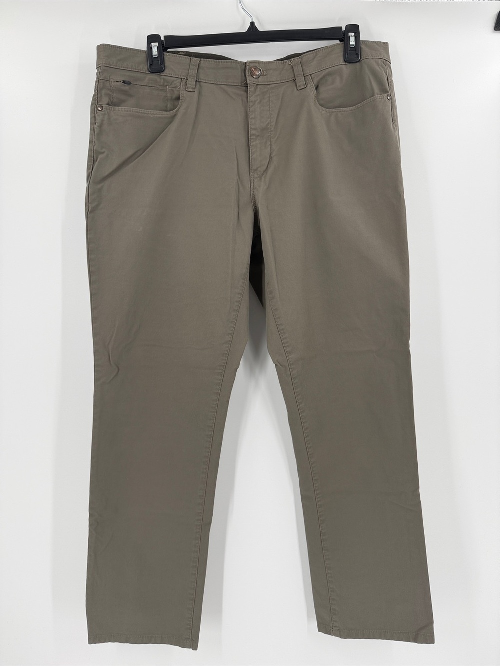 English Laundry Men's Chinos in Taupe Green/ slate